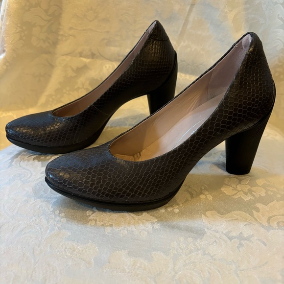 Ecco Shoes - Ecco Grey Leather Pumps, Size 5.5